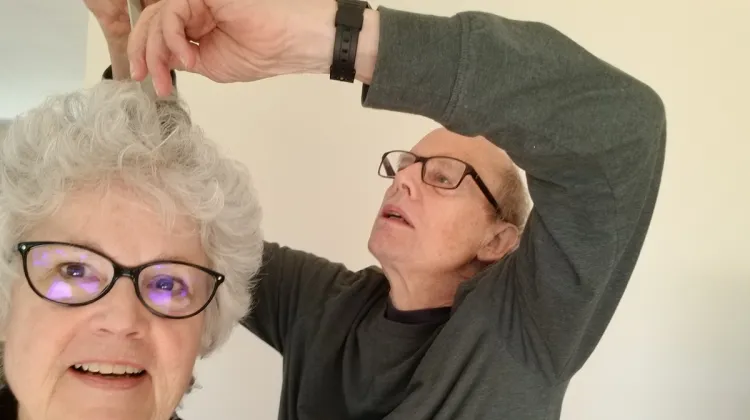 my nasty new hair stylist made my hair grow long. here my husband measures it