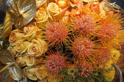 Church Street Flowers spherical bouquet for Bouquets to Art Show at the de Young. Photo by BF Newhall