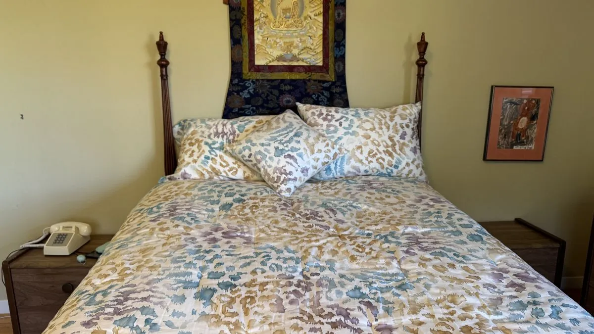 bed-styled-with-throw-pillows