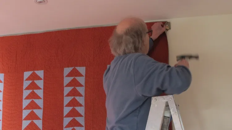 how-to-hang-a-quilt board-to-hang-quilt