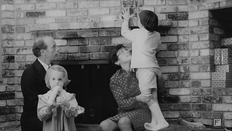 happy-family-photo toddler-in-family-photo