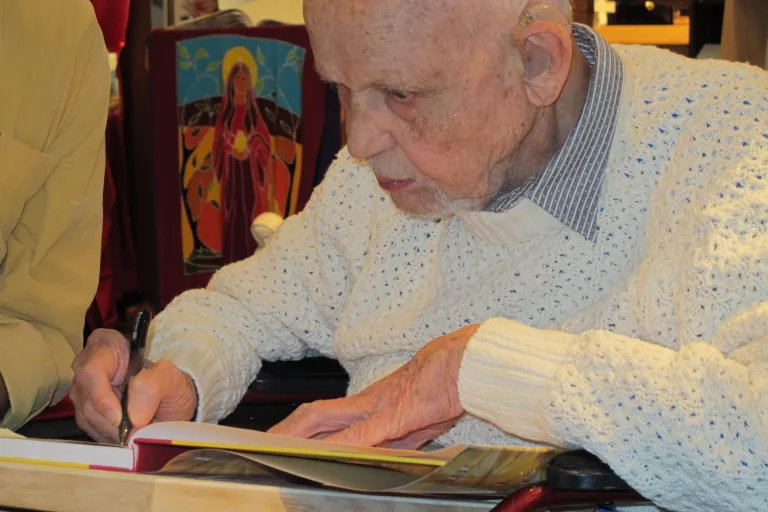 Huston Smith signed copies of his book, "And Live Rejoicing," at Sagrada bookstore, Oakland, CA. Photo by Barbara Newhall