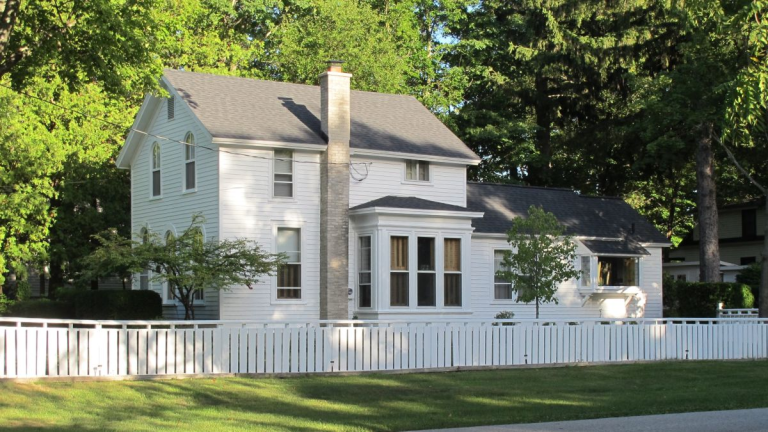 old-house-pentwater-michigan