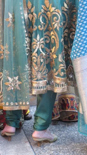 Green sari decorated with gold embroidery at India wedding in San Francisco Bay Area. Photo by BF Newhall