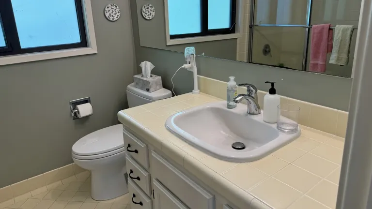 that old tub-shower has got to go 1989-bathroom-needing-remodel